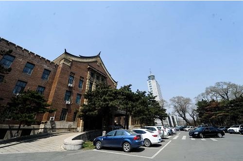 原伪满洲国交通部旧址，现为白求恩医科大学预防医学院